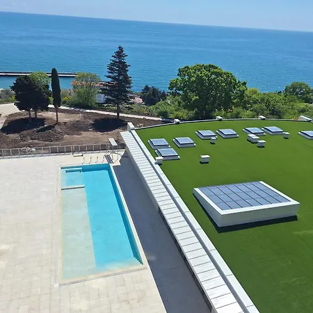 Apartment Skyline 44 *